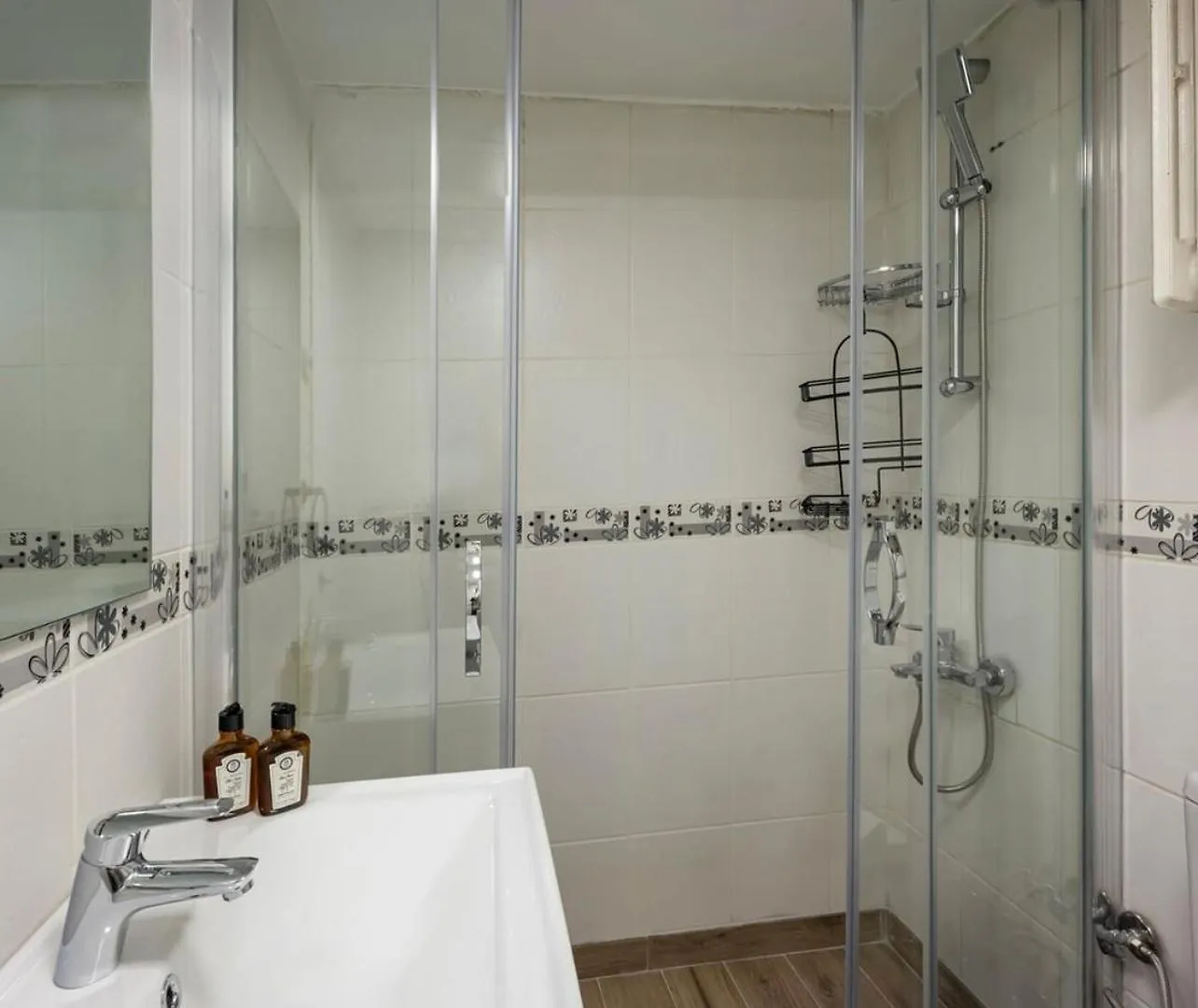 Апартаменты Modern Prime Location 2Bd1Bath Cozy Home! #213 Стамбул